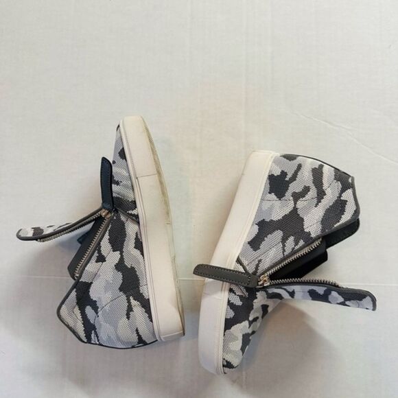 Steve Madden Click Wedge High Top Sneakers, Gray Camo Pattern, Women's Size 7 - Picture 11 of 14